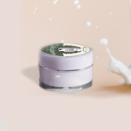 Barattolo di crema labbra Vitalzen al gusto di latte, ideale per labbra morbide e idratate con una fragranza delicata e cremosa